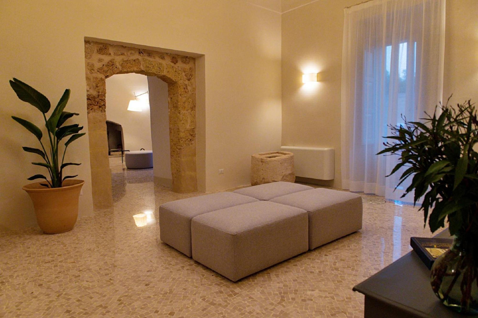 Palazzo Pati Hotel Tiggiano Eksteriør billede